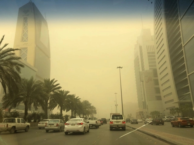 عوالق ترابية على منطقة جازان حتى المساء