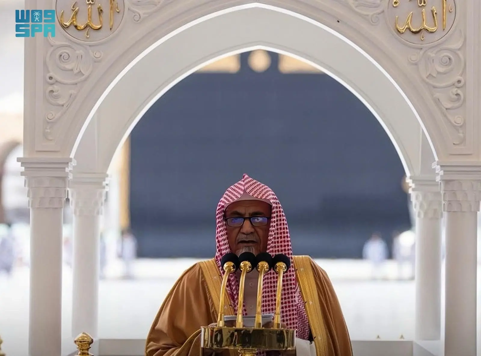 خطيب المسجد الحرام: حين ينفصل العقل عن الإيمان ينه...
