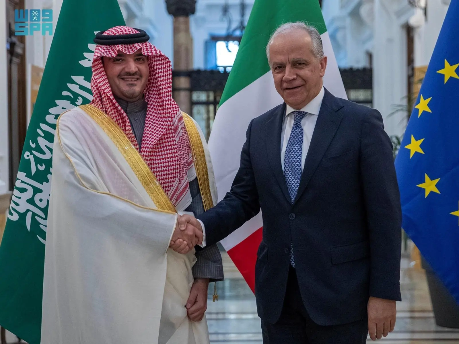 عبدالعزيز بن سعود ووزير الداخلية الإيطالي يعقدان جلسة مباحثات لتعزيز التعاون الأمني