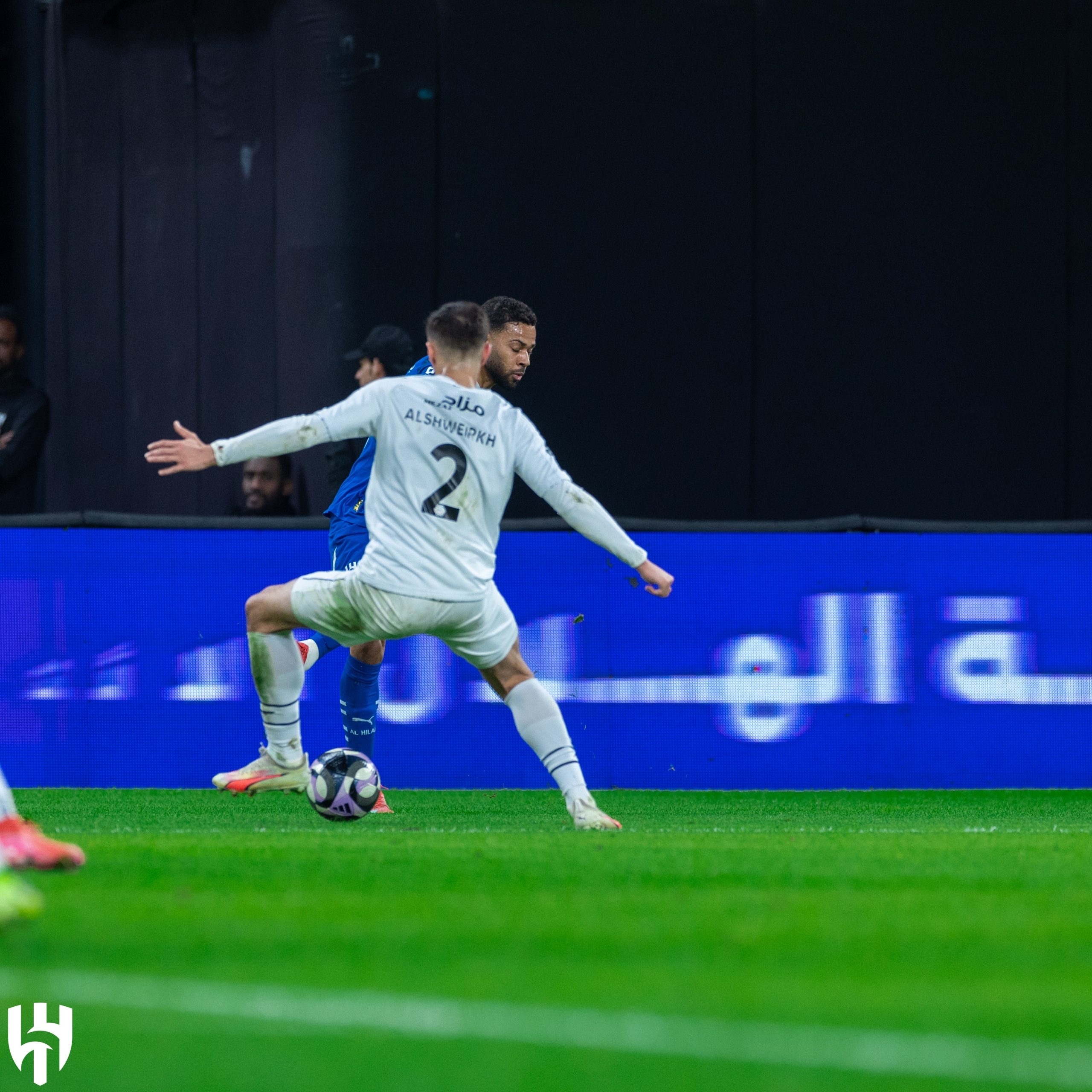 شوط أول إيجابي بين الهلال والشباب