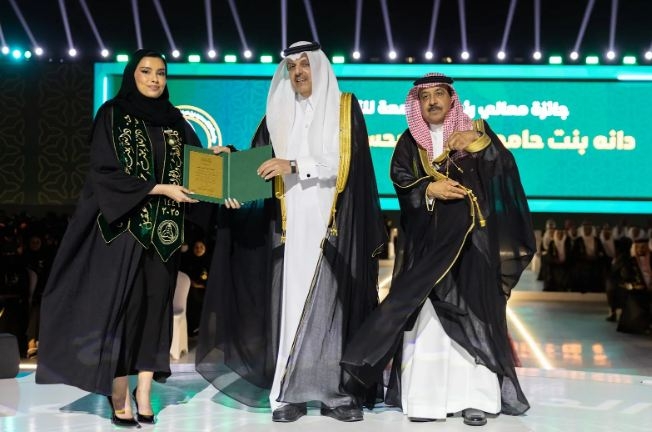 نائب وزير الحرس الوطني يرعى حفل تخريج الدفعة الـ 22 من جامعة الملك سعود للعلوم الصحية 'كاساو'