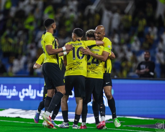 بثلاثية في الرائد.. الاتحاد يحسم لقب دوري روشن