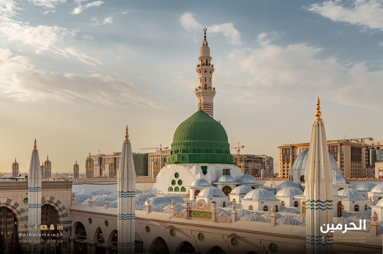 النقوش والخطوط على جدران المسجد النبوي تجسّد إرثًا فنيًا وحضاريًا