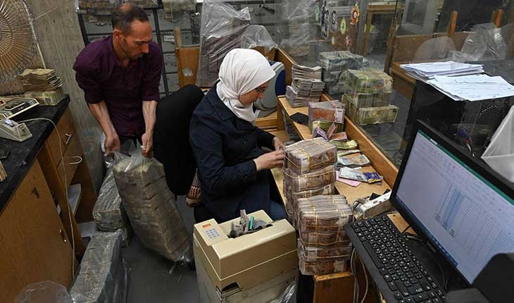 سوريون يأملون ببدء تعافي الاقتصاد المنهك بعد رفع العقوبات الغربية