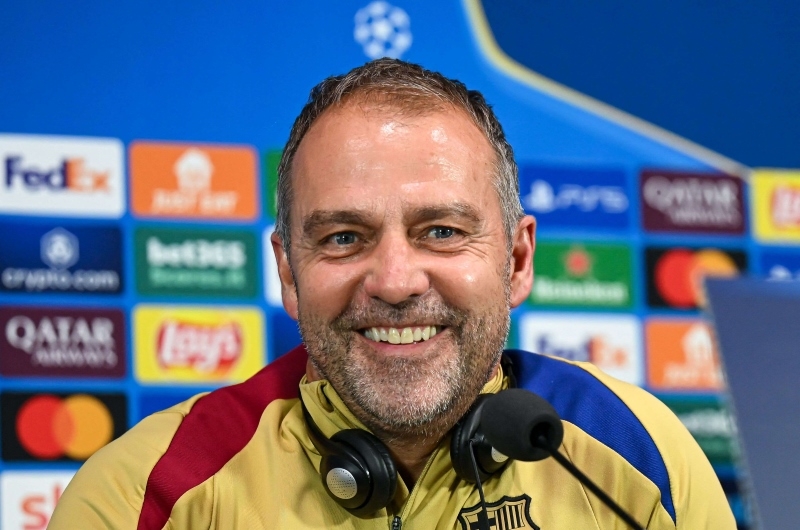 برشلونة يمدد عقد هانز فليك حتى 2027