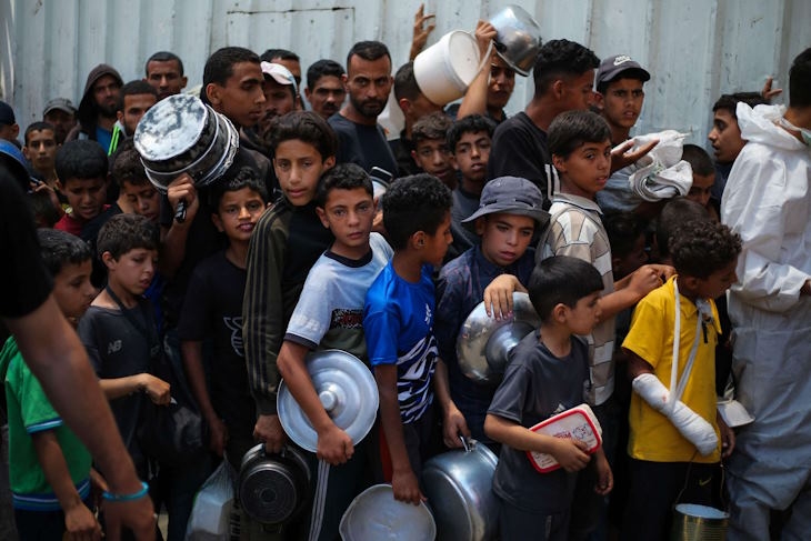 الشركة الأمريكية التي تدير مؤسسة إيصال المساعدات للمجوعين في غزة تنهي تعاقدها وتنسحب من العملية