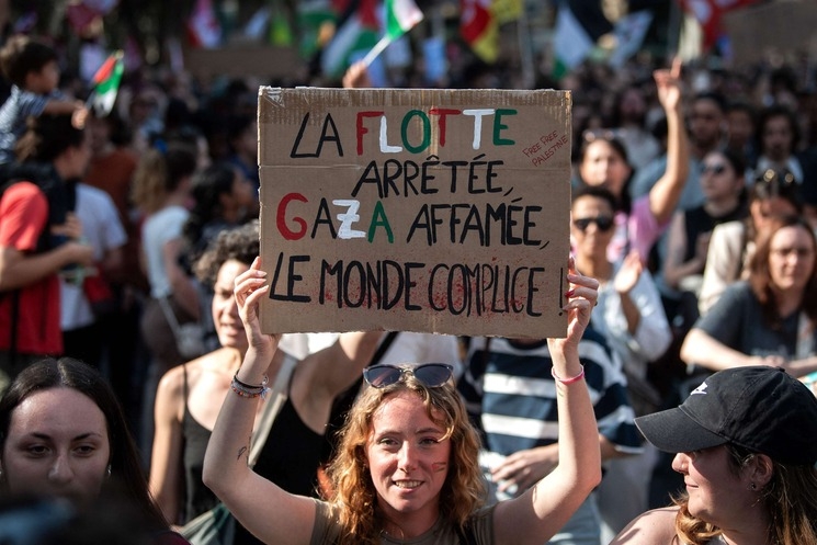 احتجاجات في إيطاليا ضد الهجوم الإسرائيلي على السفينة 'مادلين'- (صور)