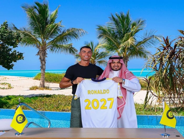 النصر السعودي يجدد عقد النجم البرتغالي رونالدو