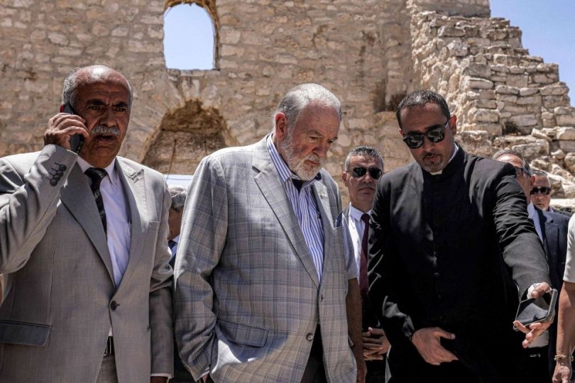 السفير الأمريكي يدعو إلى محاسبة مهاجمي كنيسة في الضفة الغربية