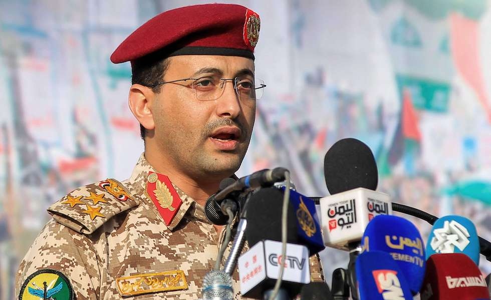 الحوثيون يتبنون استهداف سفينة في البحر الأحمر وينفذون أكبر هجوم ضد إسرائيل ردا على غاراتها على اليمن- (فيديو)