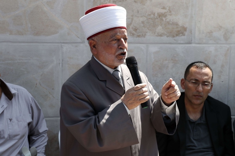 إسرائيل تجدد إبعاد مفتي القدس والديار الفلسطينية عن المسجد الأقصى