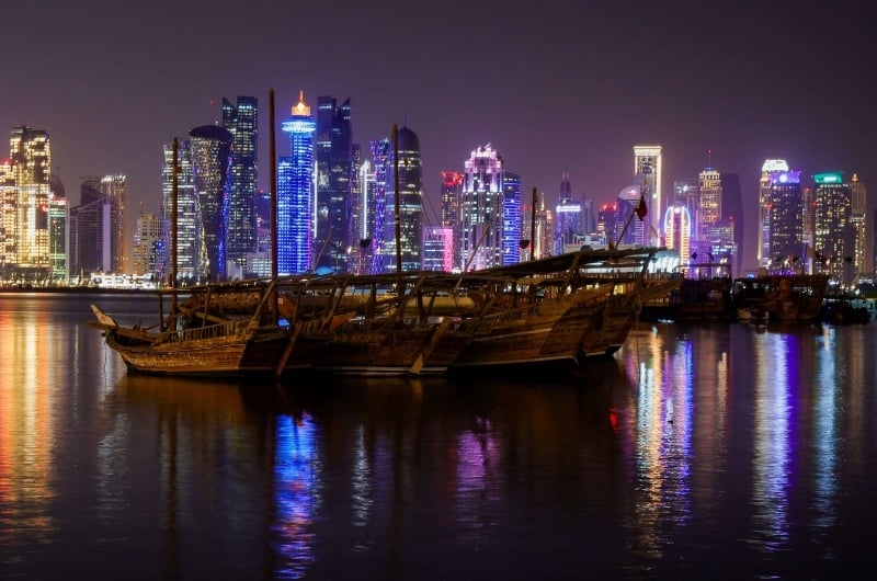 أمير قطر يوجه بتعويض المتضررين من اعتراض الصواريخ الإيرانية والداخلية تحدد الخطوات
