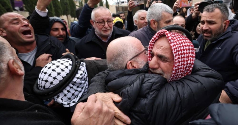 إسرائيل تفرج عن 183 أسيرا فلسطينيا ضمن اتفاق تبادل الأسرى