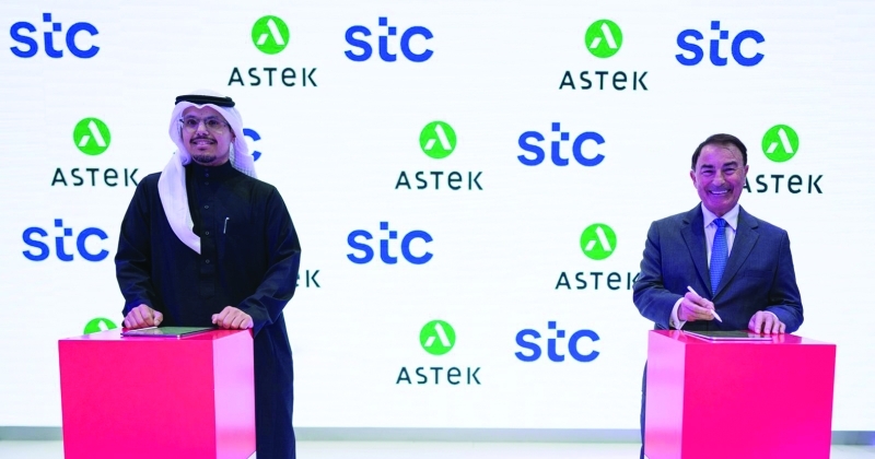 «stc» توقّع شراكة إستراتيجية مع «أستيك» لتقديم تكنولوجيا معلومات تعزز مرونة الأعمال