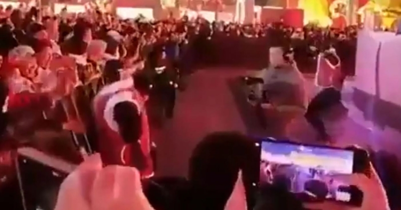 روبوت يخرج عن السيطرة ويهاجم الجمهور في مهرجان بالصين