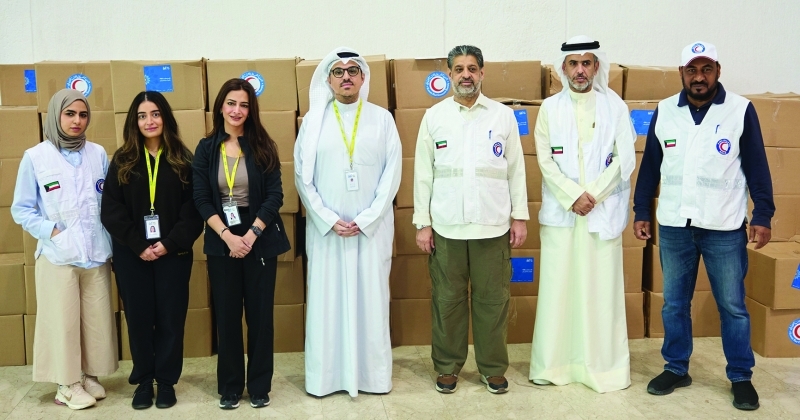 «الأهلي» يوزّع وجبات إفطار وسلالاً... غذائية