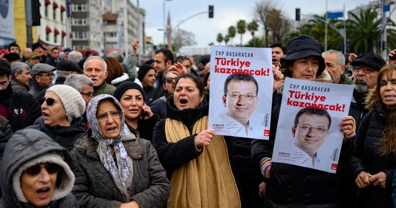 السلطات التركية تعتقل منافس أردوغان... والمعارضة تتحدّث عن «محاولة انقلاب»