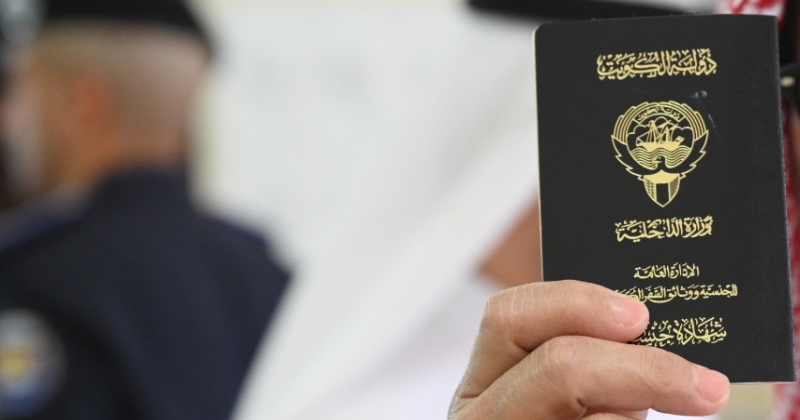 «شقيقان» في نفس الغرفة...
لا يعرفان بعضهما