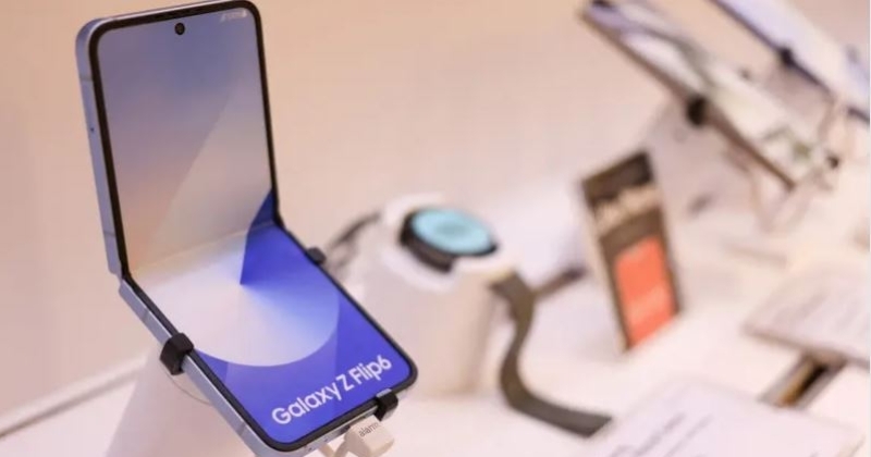 «سامسونغ» تلجأ لتحول كبير في «Galaxy Z Flip 7» لخفض التكلفة