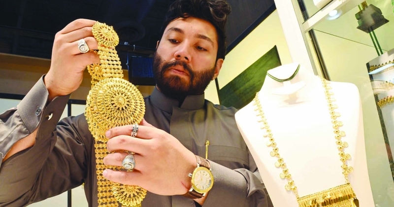 طار سعر الذهب... فانخفض وزن «الشبكة» في الأعراس