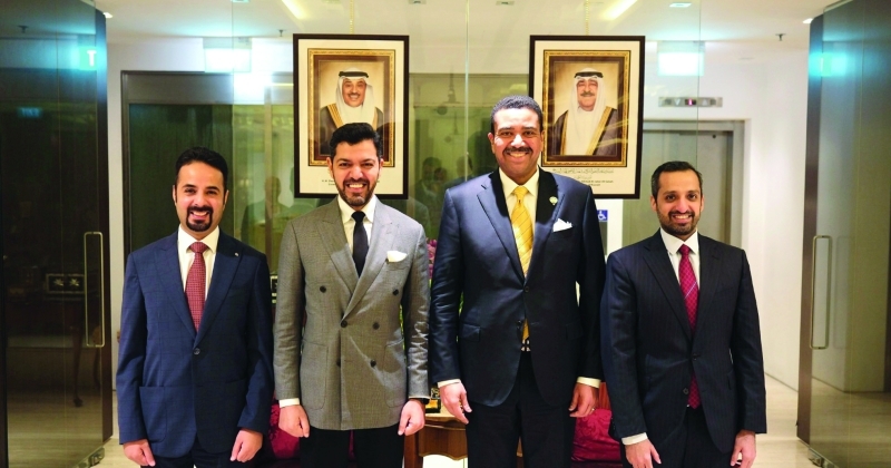 وزير الدفاع يشيد بجهود أعضاء سفارة الكويت في سنغافورة