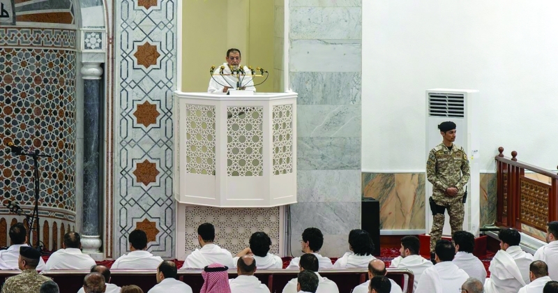 خطيب عرفة: الالتزام بالتعليمات جزء من تحقيق مقاصد الشريعة