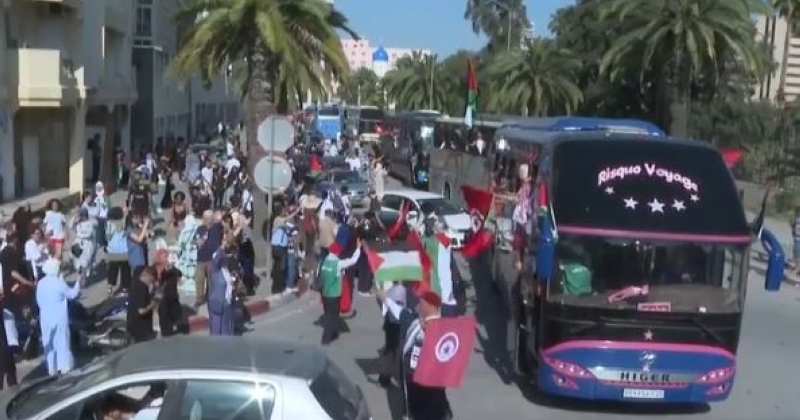 قافلة «الصمود» التضامنية مع غزة تعبر الحدود التونسية الليبية