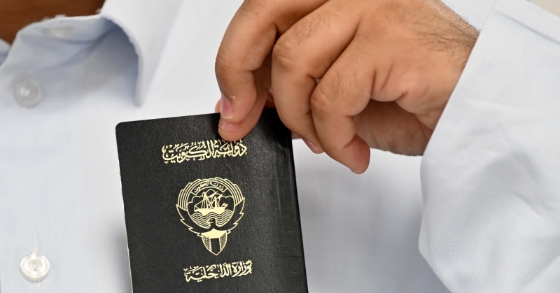 3 أشقاء سوريين في الكويت يحملون أسماء 3 عائلات