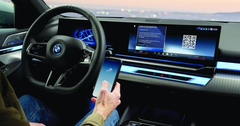 «علي الغانم وأولاده» تضع مستقبل القيادة في يد عملائها مع نظام «BMW»
