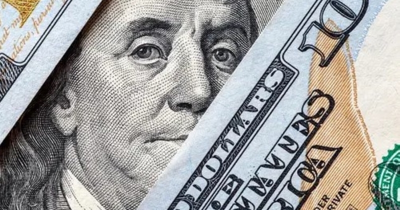 مستقبل الدولار... هل يحتفظ بمكانته كملاذ آمن أم يواصل التراجع؟