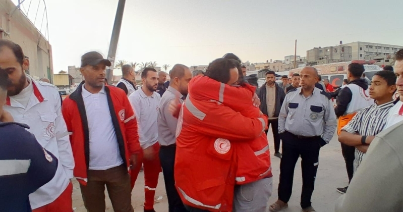 الهلال الأحمر الفلسطيني يعلن استشهاد أحد موظفيه في قصف إسرائيلي على مقر الجمعية في غزة
