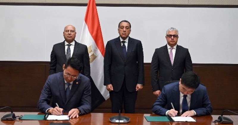 مصر توقع عقدا بمليار دولار مع «سايلون» الصينية لبناء مصنع لإطارات السيارات