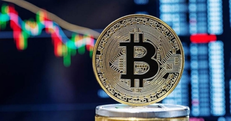 «بتكوين» عند قمة جديدة مع تزايد توقعات خفض الفائدة في أميركا