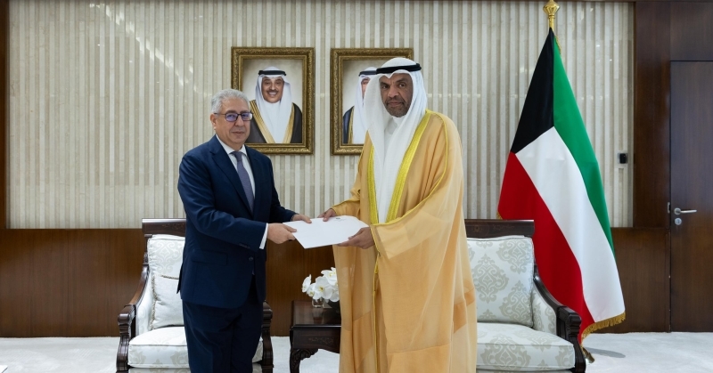 وزير الخارجية يتسلم رسالة خطية إلى سمو الأمير من الرئيس المصري