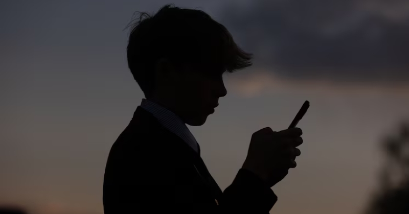 «يوتيوب» تختبر أداة ذكاء اصطناعي تتيح معرفة عمر المستخدم