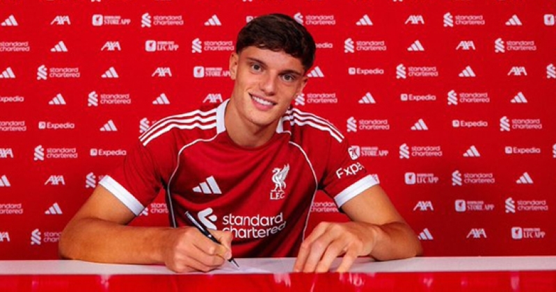 ليفربول يعزز صفوفه بالمدافع الإيطالي ليوني