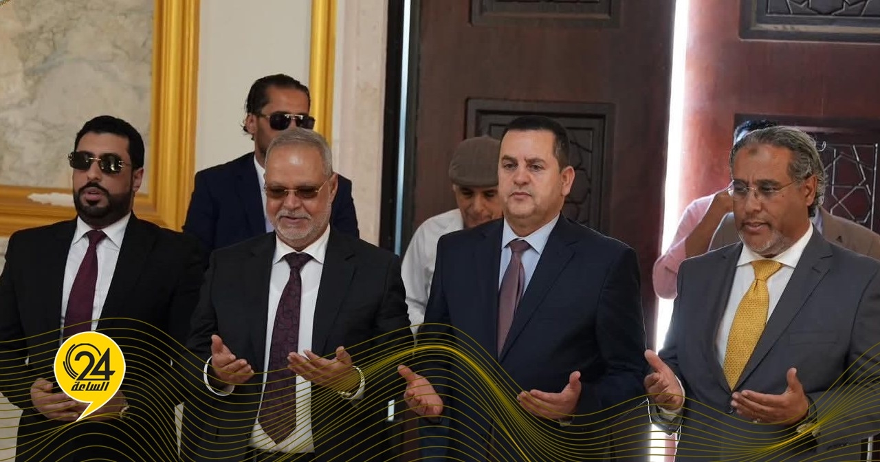 رفقة الحويج.. وزير خارجية اليمن الأسبق يزور ضريح الشهيد عمر المختار