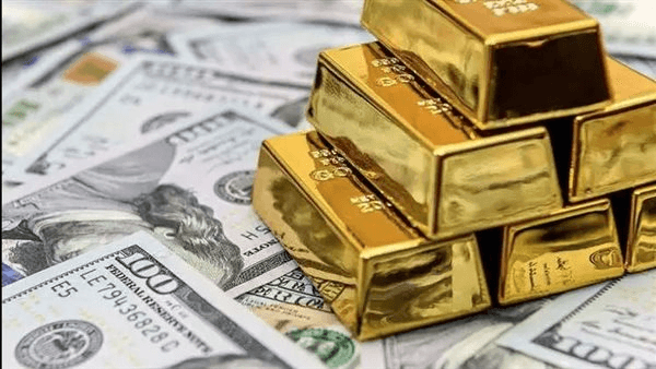 الدول تهرب من الدولار بصمت.. والذهب يعود إلى العرش