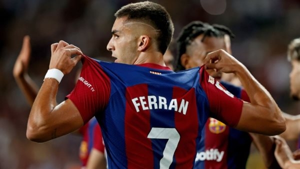 أستون فيلا يسعى لضم مهاجم برشلونة