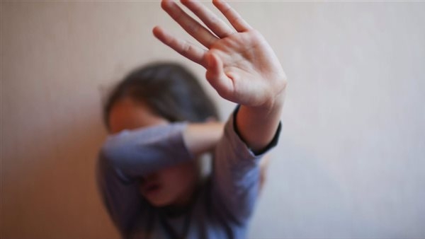 أب يعتدي على ابنته 7 سنوات ويقتلها لإخفاء جريمته