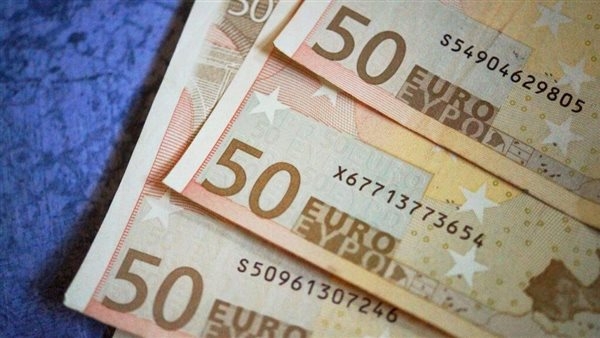 ارتفاع سعر اليورو بماكينات الصرف الألي والبنوك اليوم الجمعه بعد قرارات المركزي