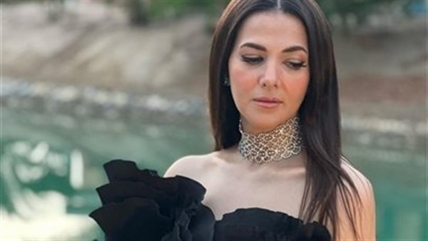 دنيا سمير غانم تواصل تصوير مسلسل "عايشة الدور"