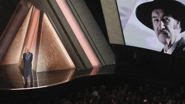 مورجان فريمان ينعى وفاة جين هاكمان بحفل الأوسكار: "فقدنا عملاقًا وصديقًا عزيزًا"