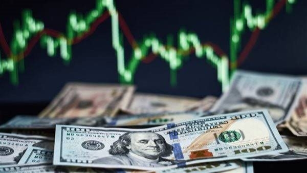 تراجع الأسهم في آسيا وانخفاض الدولار الأمريكي مع استمرار رسوم ترامب الجمركية