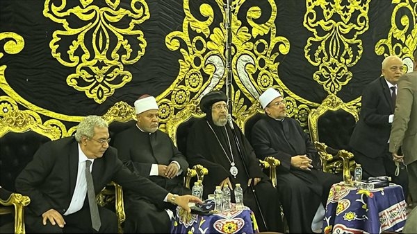 وداعًا محمد المحرصاوي.. القيادات الدينية في عزاء في رئيس جامعة الأزهر السابق