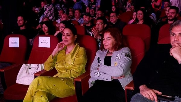 بحضور وفاء عامر ولوسي .. احتفالية عيد الربيع وعيد تحرير سيناء "كامل العدد" على مسرح البالون