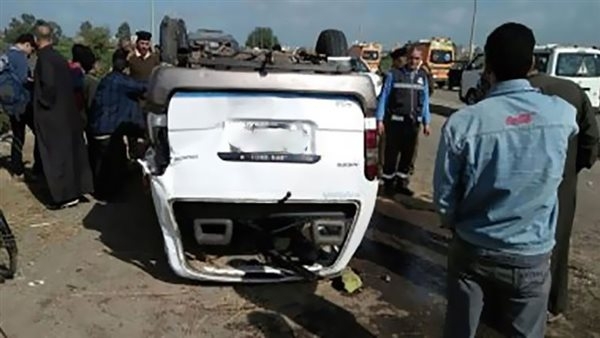 مصرع وإصابة 13 شخصا في انقلاب ميكروباص على طريق ملوي الصحراوي
