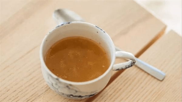 هل مرق العظام هو البديل الجديد للقهوة الصباحية؟ العلم يحسم الجدل