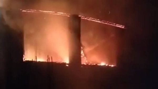 من دون خسائر بشرية.. نشوب حريق هائل بمخزن كاوتش بالدقهلية