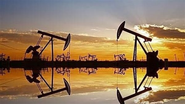 انخفاض سعر النفط متأثرًا باحتمالية زيادة إنتاج أوبك